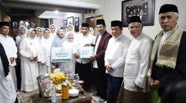 Foto Istimewa Prof. Kh. Nasarudin Umar bersama Keluarga Ponpes Cipasung