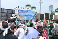 Suasana ratusan Guru Madrasah Swasta mengikuti aksi unjuk di depan Gedung DPR/MPR RI, Senayan, Jakarta Pusat, Rabu (11/2/2026).