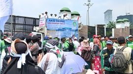 Suasana ratusan Guru Madrasah Swasta mengikuti aksi unjuk di depan Gedung DPR/MPR RI, Senayan, Jakarta Pusat, Rabu (11/2/2026).