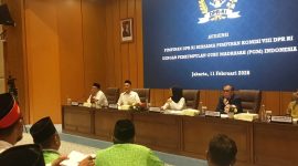 Ketua Komisi VIII DPR RI Marwan Dasopang dengan jajaran dan Wakil Ketua DPR RI Sari Yuliati, saat menerima perwakilan dari Perkumpulan Guru Madrasah, di Kompleks Parlemen, Senayan, Jakarta, pada Rabu (11/2/2026).