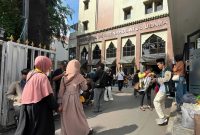 Para pemudik memadati halaman gedung PBNU untuk bersiap berangkat menuju tujuan masing-masing.