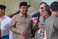 Foto Gus yakut keluar dari gedung merah putih KPK