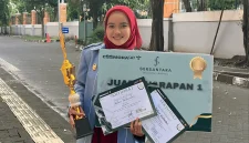 Foto Salwa Wulandari Juara harapan Da'i Muda Se Jawa
