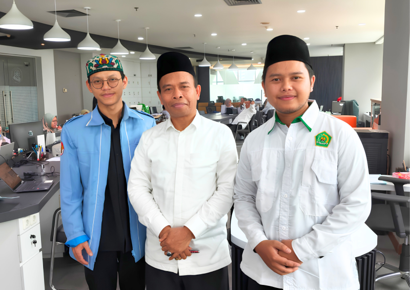 Foto Ketua dan Wakil Ketua IDMI Bersama Kasubdit Dakwah dan PHBI
