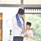 Menteri Agama Nasaruddin Umar bersama peserta didik baru