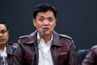Ketua Komisi III DPR Habiburokhman memberikan keterangan saat konferensi pers di Kejaksaan Agung, Jakarta, Sabtu (11/7/2026). Foto: Kunparan