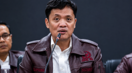 Ketua Komisi III DPR Habiburokhman memberikan keterangan saat konferensi pers di Kejaksaan Agung, Jakarta, Sabtu (11/7/2026). Foto: Kunparan