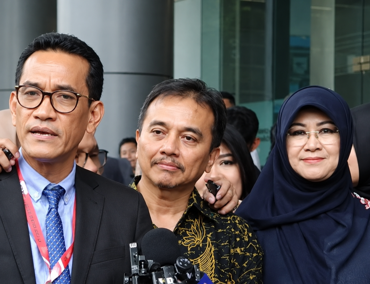Foto Roy Suryo dan Dokter Tifa batal ditahan