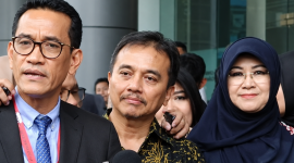 Foto Roy Suryo dan Dokter Tifa batal ditahan