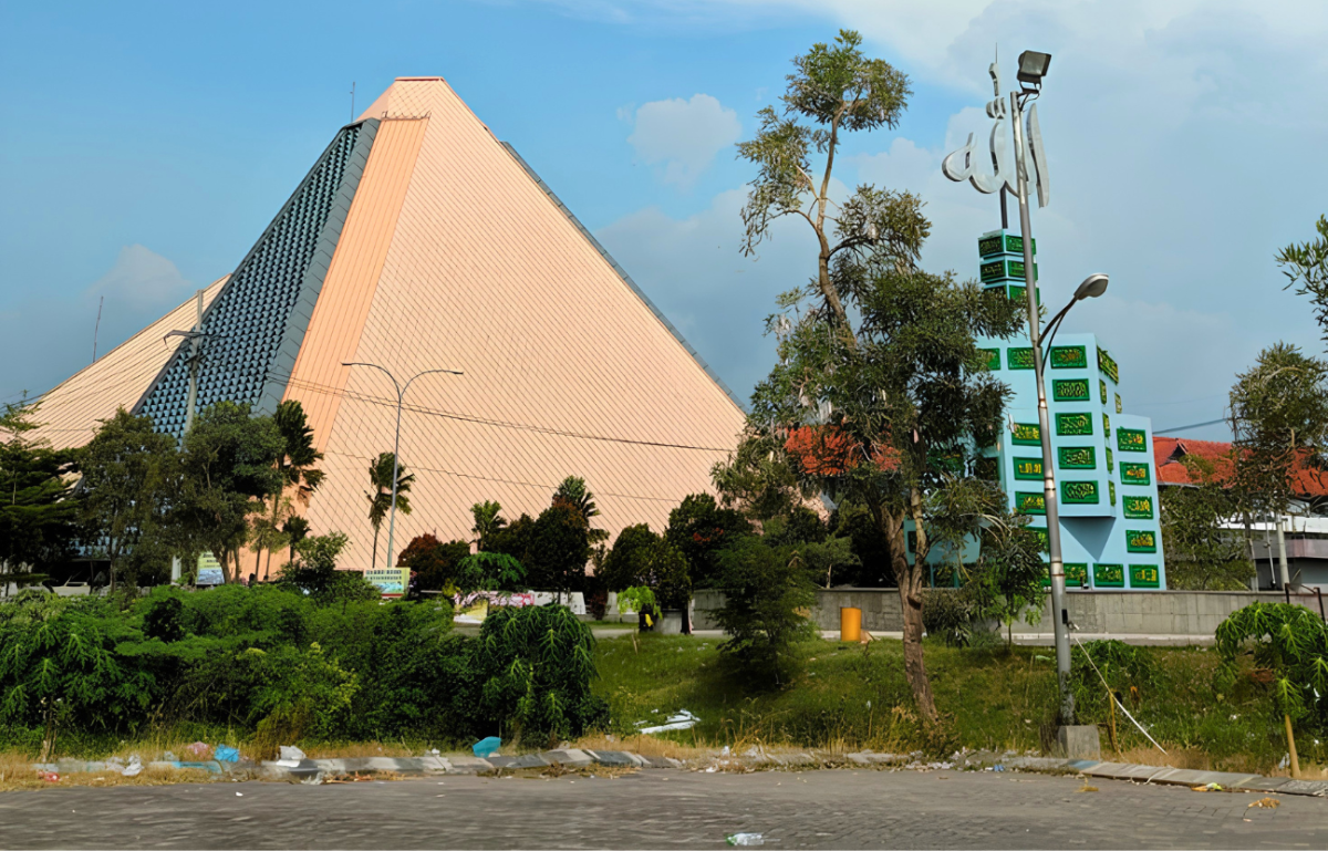 Makam Masyayikh Pondok Pesantren Tebuireng 