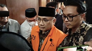 Terdakwa Gus Yaqut saat masuk ruang sidang