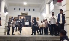 Polisi Geledah Rujab dan Kantor Bupati Gowa Selama Lima Jam, Sita Dokumen Dugaan Korupsi PBG