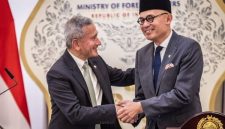 Menteri Luar Negeri Singapura Vivian Balakrishnan bertemu Menteri Luar Negeri RI Arrmanatha Nasir (AFU.ID)