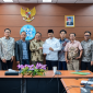 Ketua Panitia Muktamar ke-35 NU sekaligus Wakil Ketua Umum PBNU H Saifullah Yusuf (Gus Ipul) dan kuasa hukumnya saat menyambangi Dewan Pers, Kamis (15/10/2026).