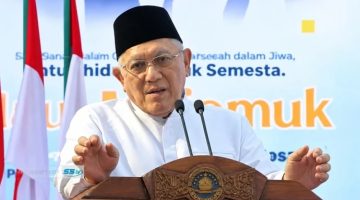 Ketua Umum PBNU KH Abdul Hakim Mahfudz (Gus Kikin)